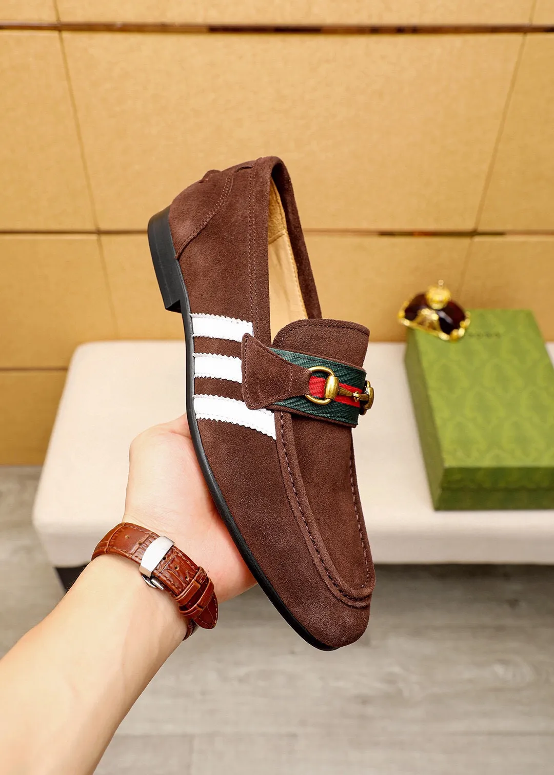Men's shoes 💰480 💐 Product trademark: GUCCI "Gucci" casual leather shoes Regular size: 38-44 (45.46🉑️customized) Product materials: Selected imported first-layer frosted cowhide upper + classic hardware buckle, imported cowhide leather lining. Strong three-dimensional visual effect, original outsole Color: 4⃣️colors available